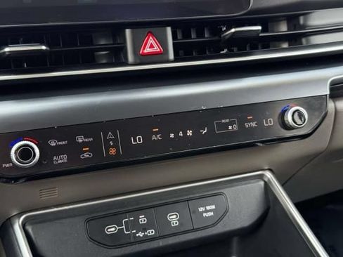 Used 2026 Kia Carnival FWD image 29