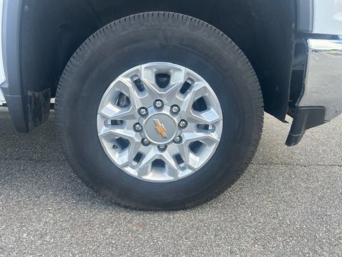 Used 2022 Chevrolet Silverado 2500 LT w/ Convenience Package image 9