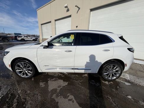 Used 2022 Buick Envision Avenir w/ Technology Package II image 3