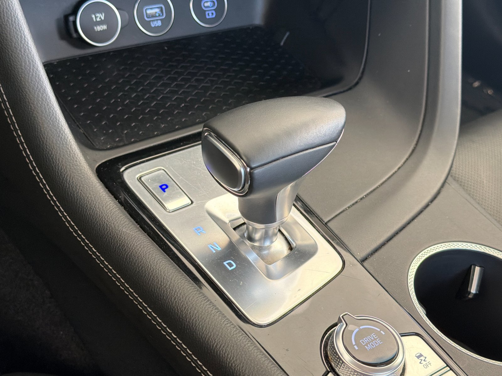 Used 2025 Genesis G70 2.5T RWD image 23