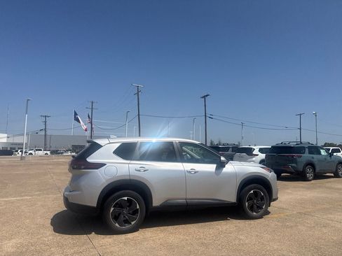 Certified 2025 Nissan Rogue SV FWD image 23