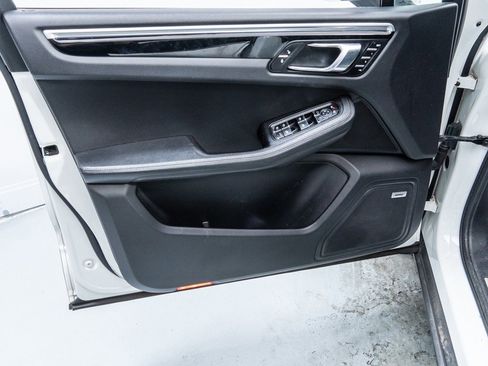 Used 2017 Porsche Macan S image 22