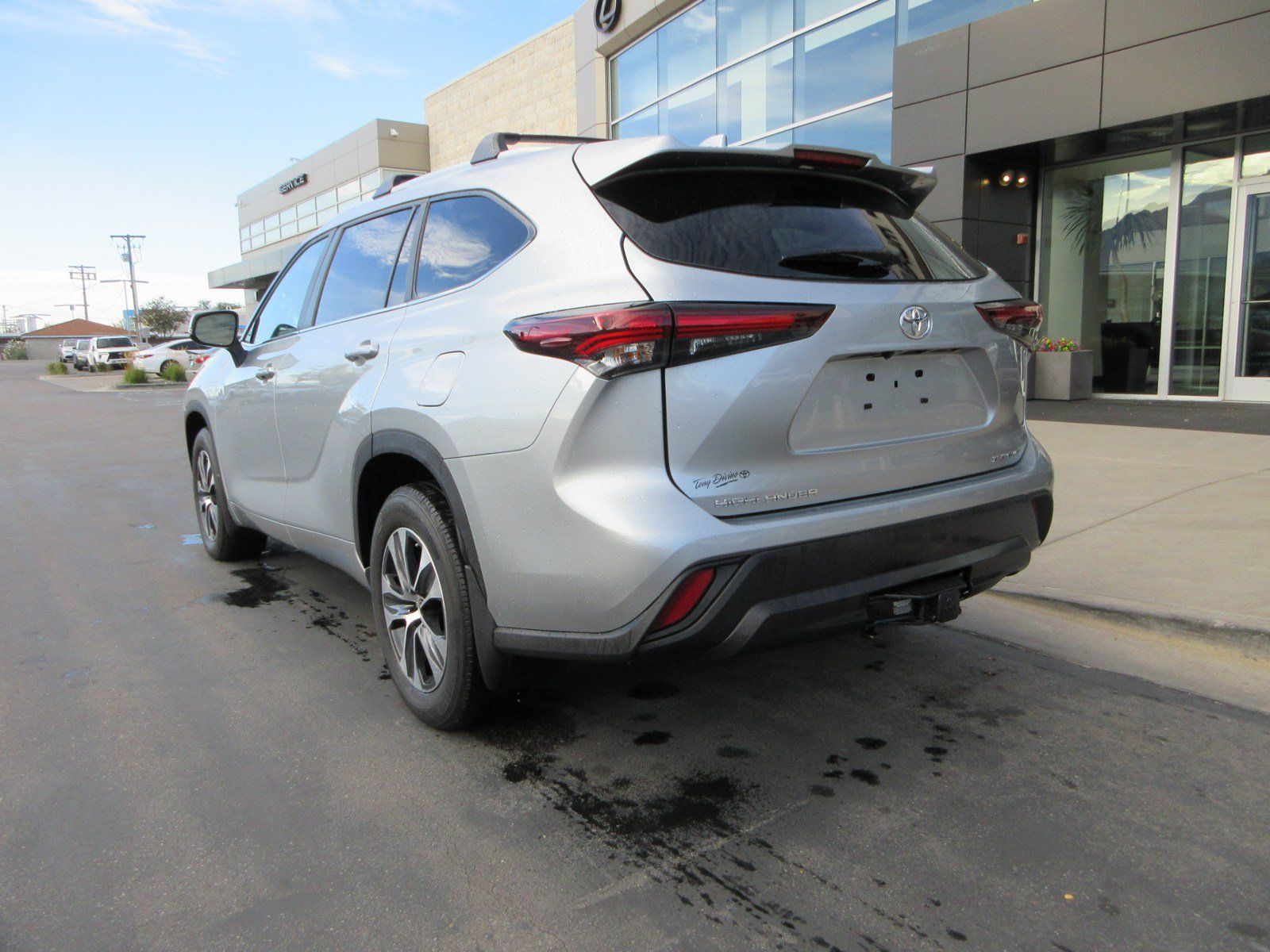 Used 2024 Toyota Highlander XLE AWD/4WD image 5