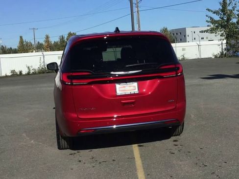 New 2026 Chrysler Pacifica Select image 7