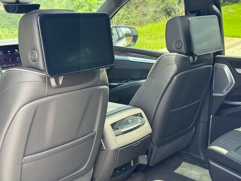 New 2026 Cadillac Escalade ESV Platinum Sport w/ LPO, ONYX Package AWD/4WD image 24