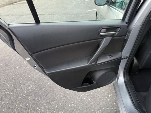 Used 2013 MAZDA MAZDA3 i SV w/ Convenience Pkg image 10