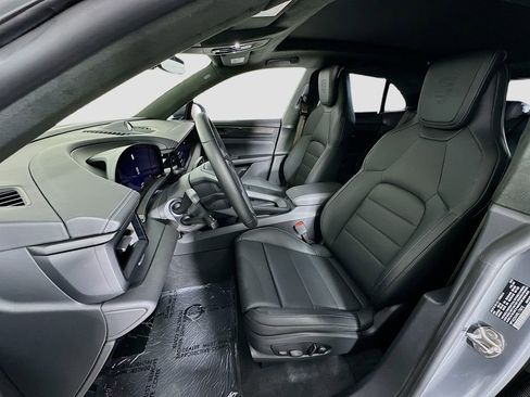 New 2025 Porsche Macan Turbo Electric image 5
