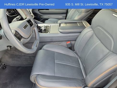 Used 2023 Jeep Grand Wagoneer L Series II w/ Premium Group II AWD/4WD image 17