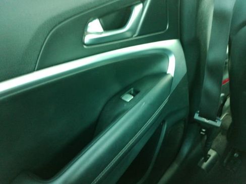 Used 2020 Genesis G70 2.0T image 29