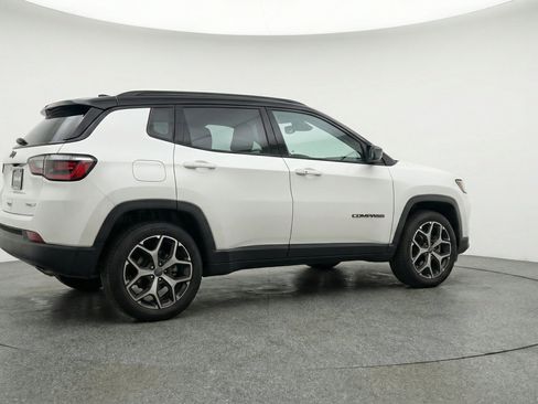 Used 2025 Jeep Compass Limited AWD/4WD image 9