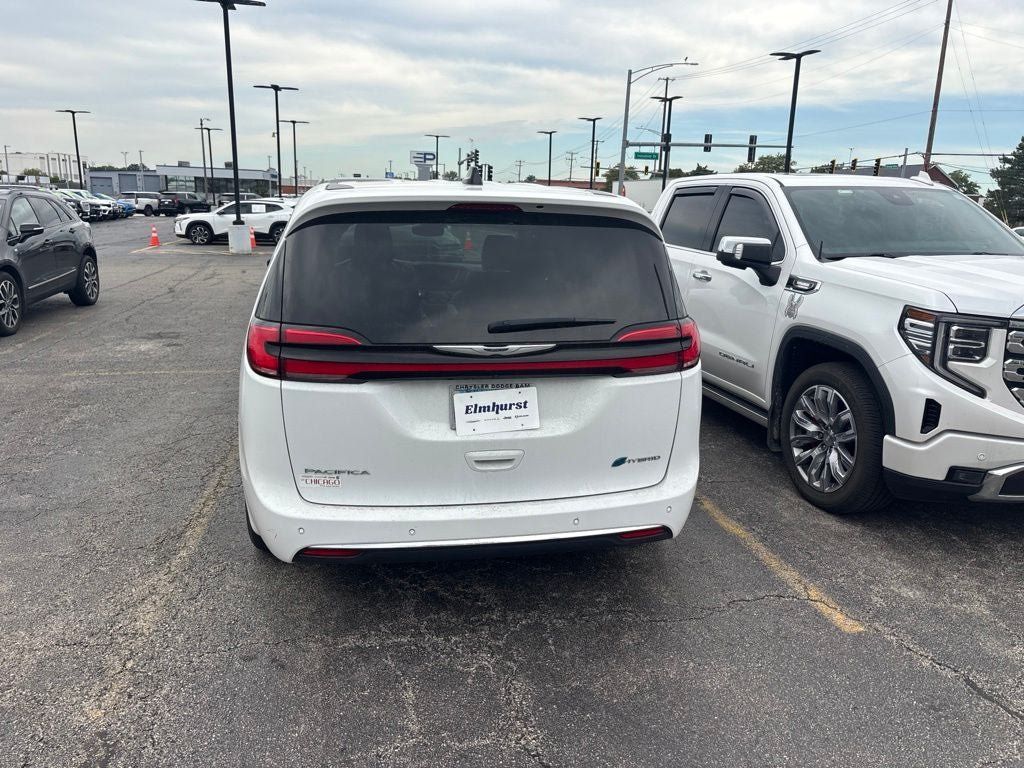 Used 2024 Chrysler Pacifica Limited FWD image 4