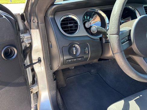 Used 2011 Ford Mustang Coupe RWD image 11