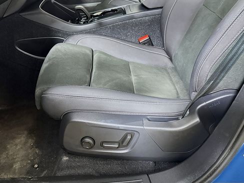 Used 2023 Volvo C40 P8 Recharge Plus image 21