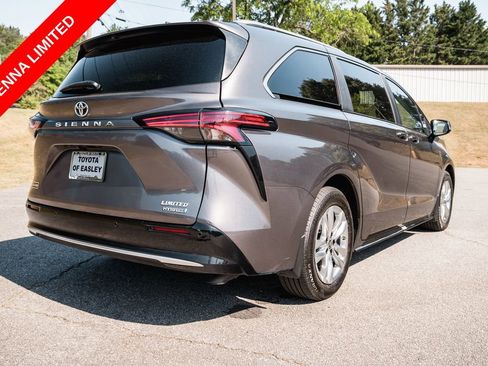 Certified 2023 Toyota Sienna Limited FWD image 8