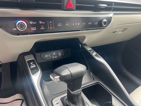 Used 2025 Kia Sorento S w/ Panoramic Sunroof Package FWD image 19