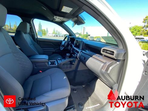 Certified 2025 Toyota Tacoma SR5 AWD/4WD image 15