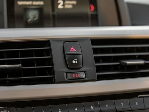 Used 2018 BMW 320i Sedan image 27