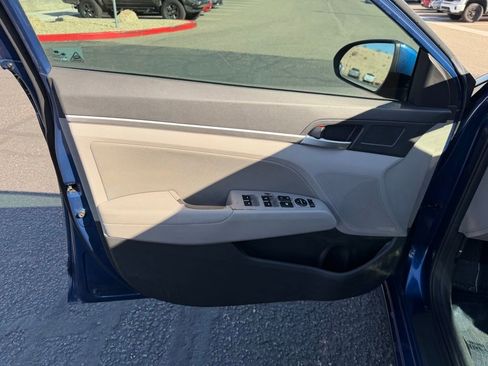 Used 2020 Hyundai Elantra SEL FWD image 19