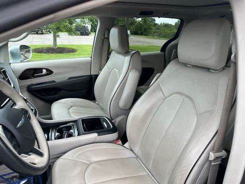 Used 2021 Chrysler Pacifica Limited FWD image 4