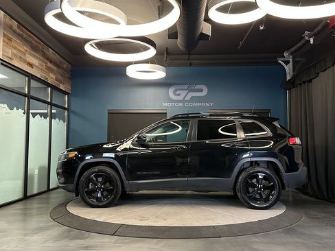 Used 2019 Jeep Cherokee Latitude Plus AWD/4WD image 6