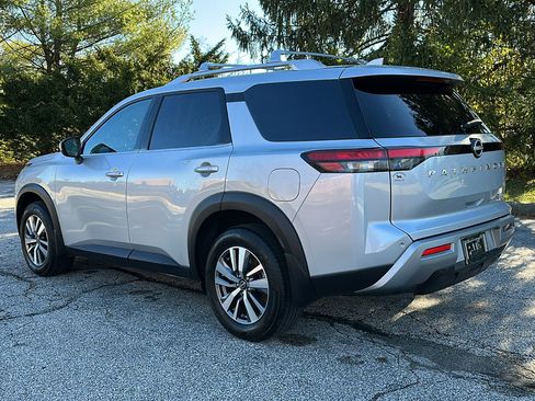 Certified 2024 Nissan Pathfinder SL image 7