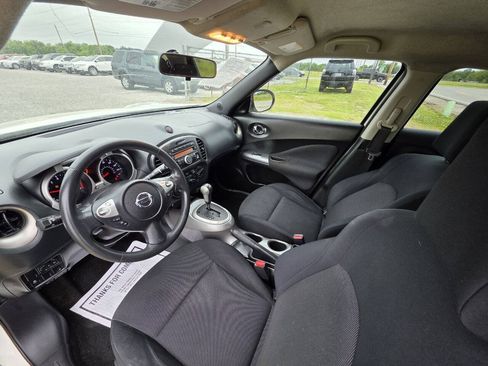 Used 2014 Nissan Juke S FWD image 3