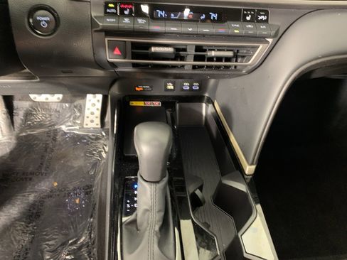 Used 2025 Toyota Camry XSE image 12