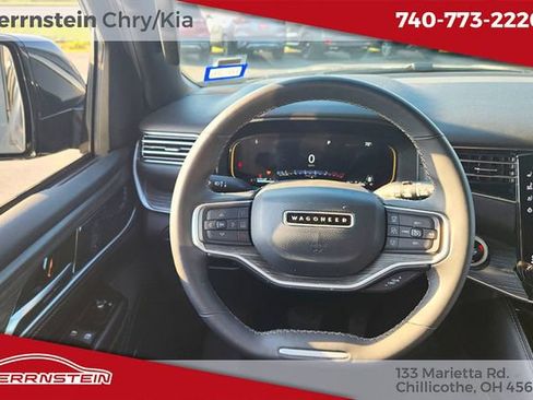 Used 2024 Jeep Wagoneer L Series II w/ Flexible Seating Group AWD/4WD image 7