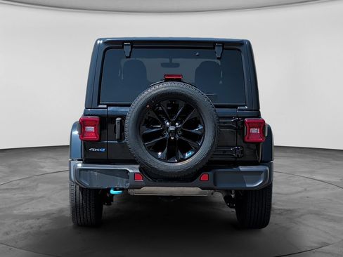 Used 2023 Jeep Wrangler Unlimited Sahara w/ Cold Weather Group AWD/4WD image 6