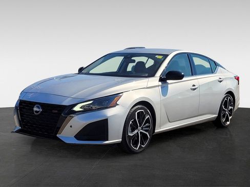 Used 2024 Nissan Altima 2.5 SR image 8