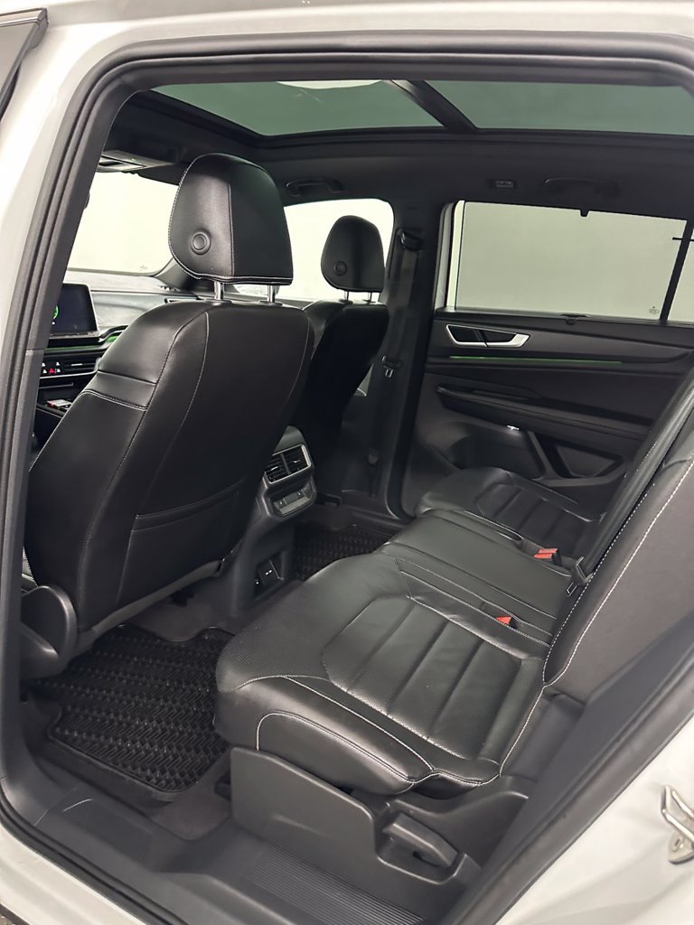 Used 2024 Volkswagen Atlas Cross Sport SEL R-Line AWD/4WD image 28