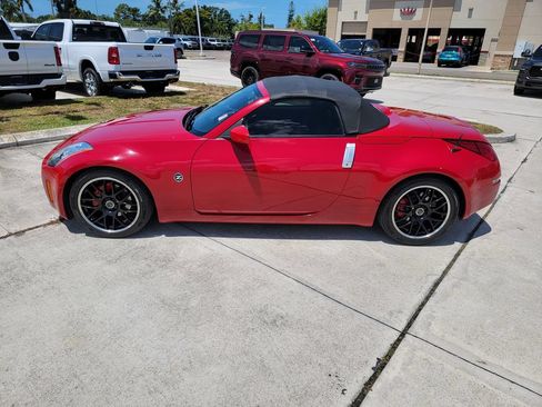 Used 2005 Nissan 350Z Touring RWD image 2