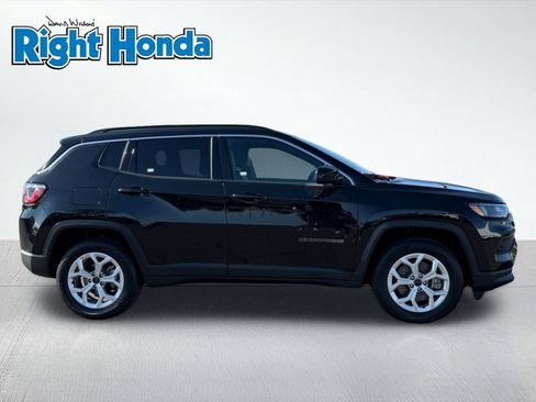 Used 2025 Jeep Compass Latitude AWD/4WD image 9