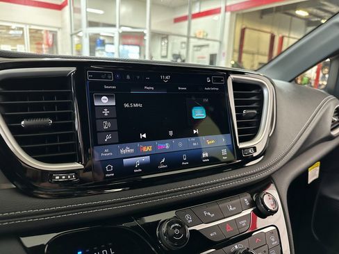 New 2026 Chrysler Pacifica Select image 22