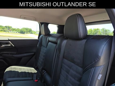 Used 2024 Mitsubishi Outlander SE Black Edition FWD image 19