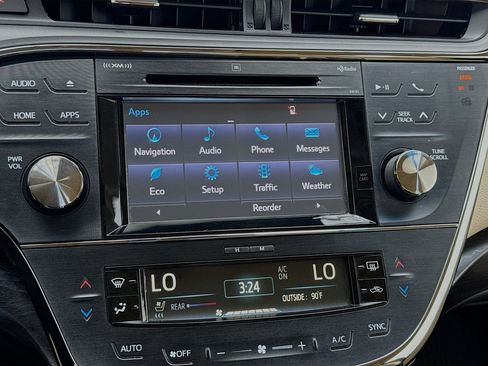 Used 2018 Toyota Avalon Limited image 11