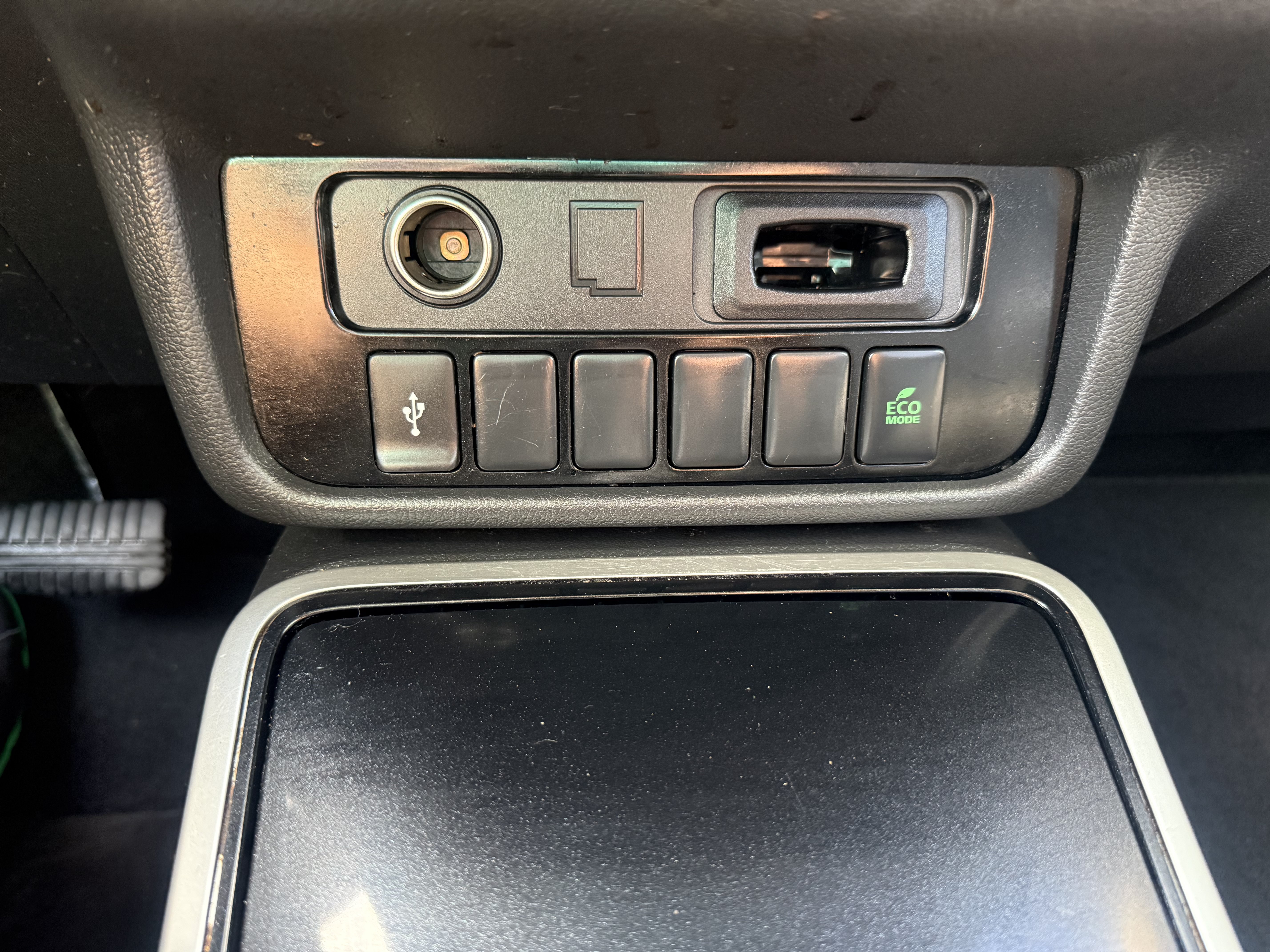 Used 2020 Mitsubishi Outlander SE AWD/4WD image 17
