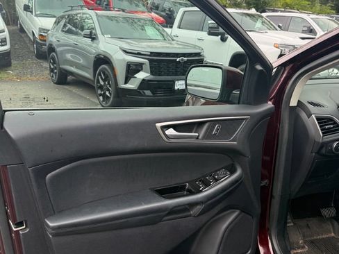 Used 2020 Ford Edge SEL w/ Convenience Package FWD image 3