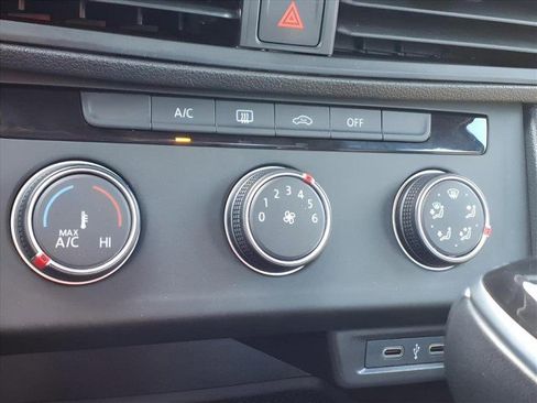 Certified 2023 Volkswagen Jetta Sport image 18