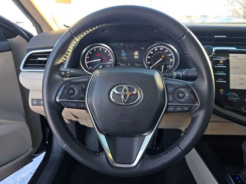 Used 2018 Toyota Camry XLE image 12