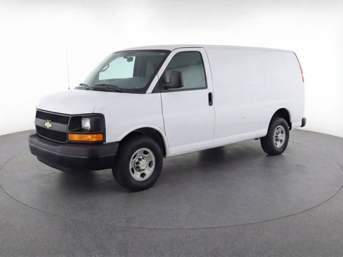 Used 2025 Chevrolet Express 3500 LT w/ LT Preferred Equipment Group image 3