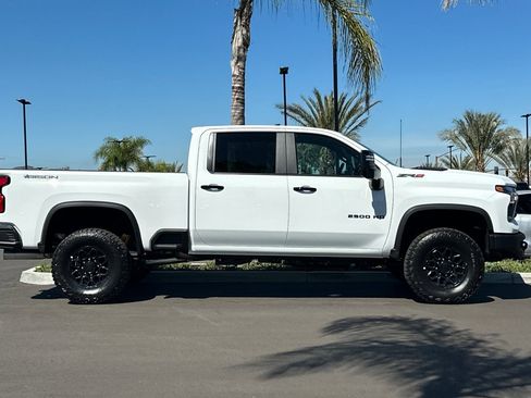 New 2026 Chevrolet Silverado 2500 ZR2 w/ ZR2 Bison Edition AWD/4WD image 3