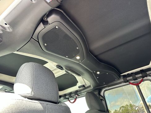 Used 2024 Jeep Wrangler Unlimited Rubicon w/ XTREMEE 35" Tire Package image 19