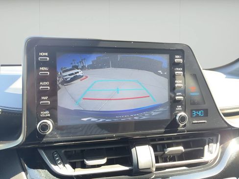 Used 2019 Toyota C-HR LE FWD image 11