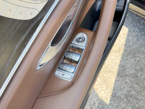 Used 2017 Mercedes-Benz E 300 4MATIC image 17