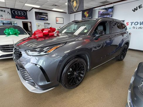 Used 2025 Toyota Highlander XSE AWD/4WD image 6