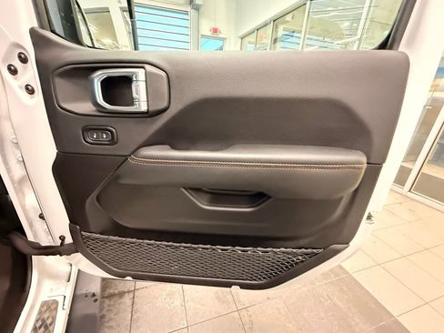 Used 2023 Jeep Gladiator Mojave w/ LED Lighting Group image 42