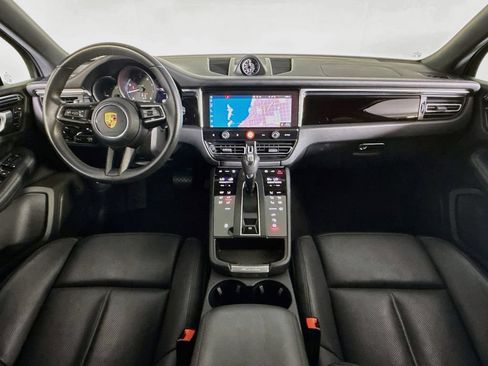Certified 2025 Porsche Macan AWD/4WD image 11