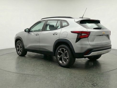 Used 2025 Chevrolet Trax LT image 5
