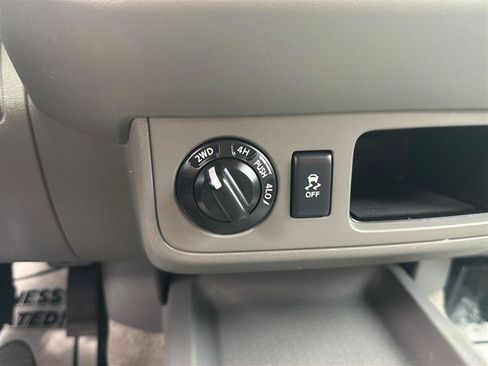 Used 2018 Nissan Frontier SV AWD/4WD image 25